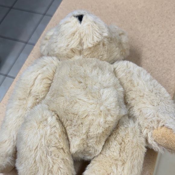 The Vermont Teddy Bear Company (vintage?) Cream Teddy Bear Plush - Picture 4 of 6